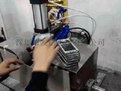 广东深圳5S手机边框自动切槽机 手机壳横向 纵向边框 高效 安全切槽